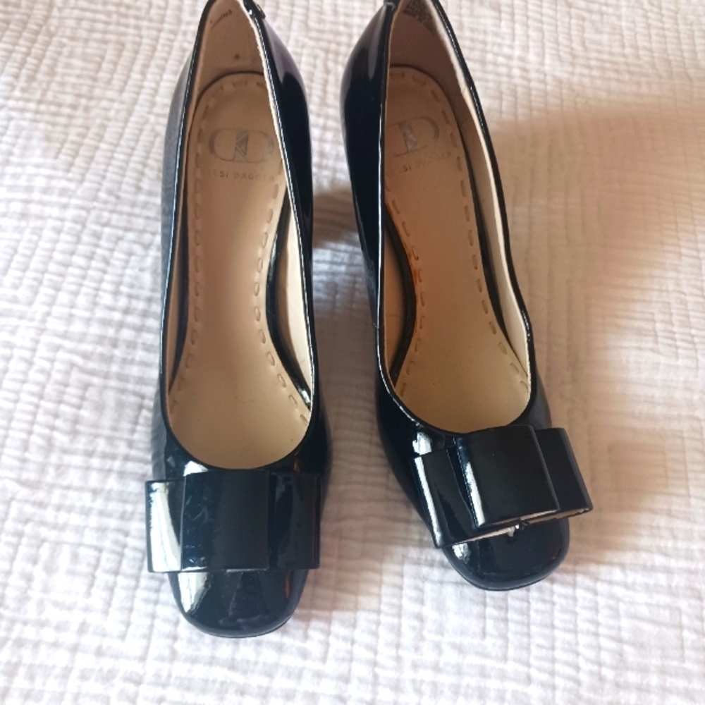 Classic Timeless Elegant Shiny Bow Black Block Leather Heels Size 6
